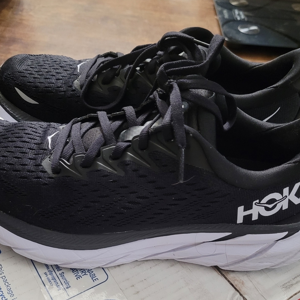 HOKA clifton black tennis shoes 8.5